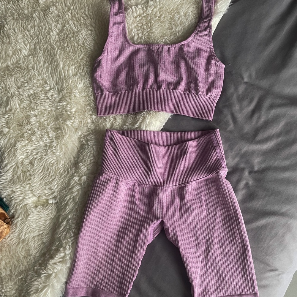 Workout set in pink.